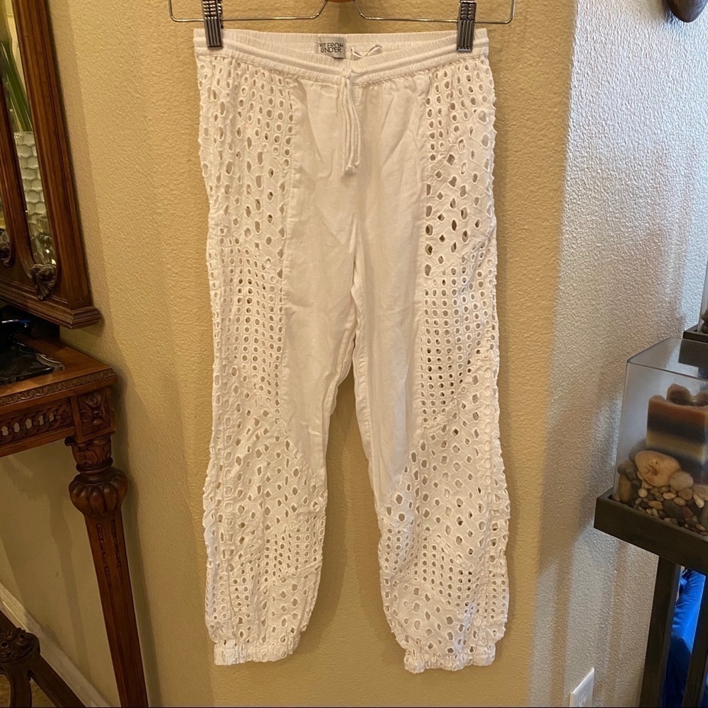OUT FROM UNDER Women White Eyelet Summer Pants Size Xsmall